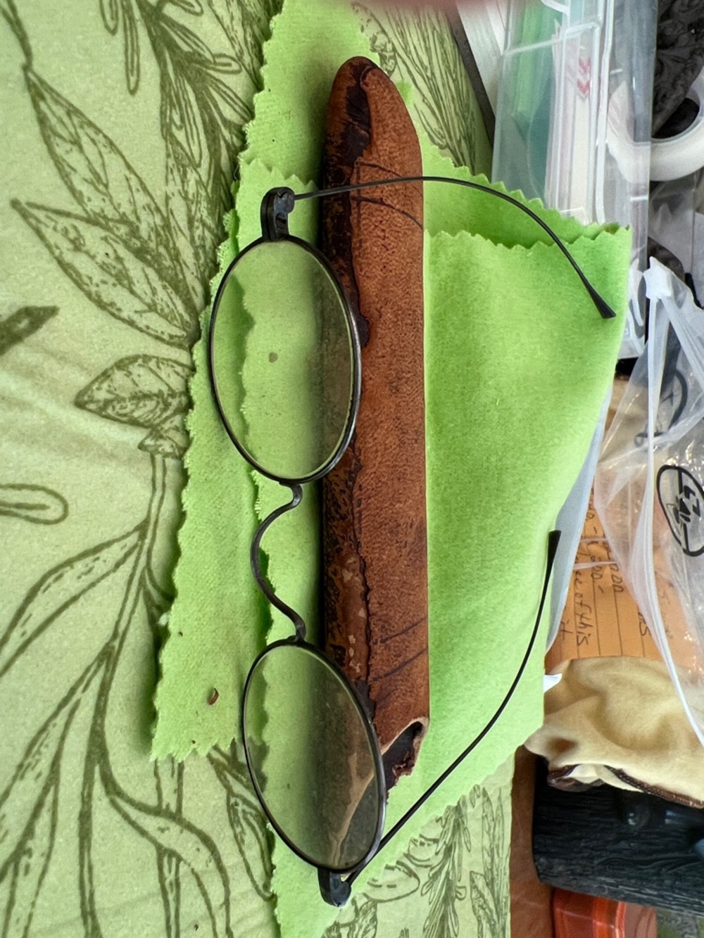 Vintage-Inspired Black Metal Round Reading Glasses with Brown Leather Case